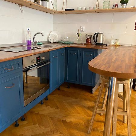Stylized And Modern Apartment In Бухарест Экстерьер фото