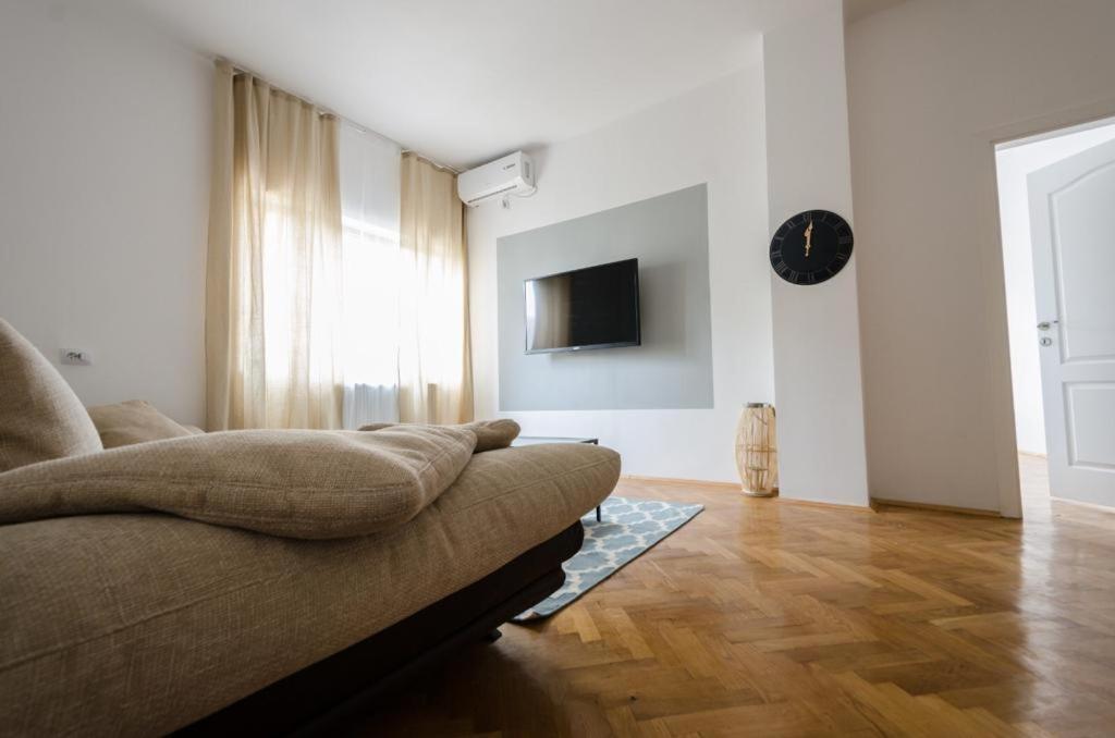 Stylized And Modern Apartment In Бухарест Экстерьер фото